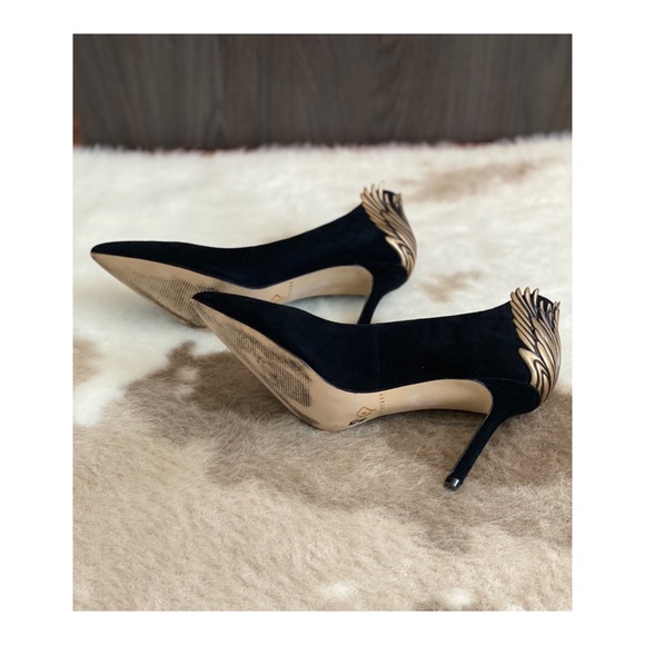 ❌SOLD❌ Katy Perry Starling Pump || Black & Gold || 6 - Picture 6 of 7